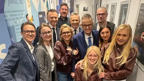 Andrzej Morozowski z dziennikarkami