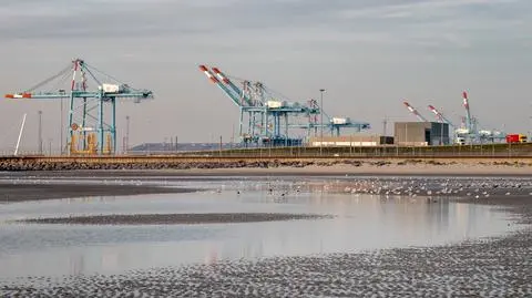 Sprzedaje gaz LNG Chinom przez port w Belgii. To człowiek Putina 