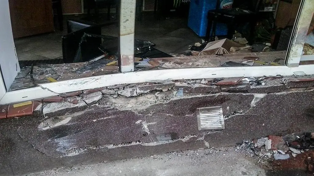 Kierowca chciał skręcić i wjechał w piekarnię