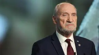 Kradzież z włamaniem. Prokuratura: jednym z mężczyzn "mógł być poseł Macierewicz"