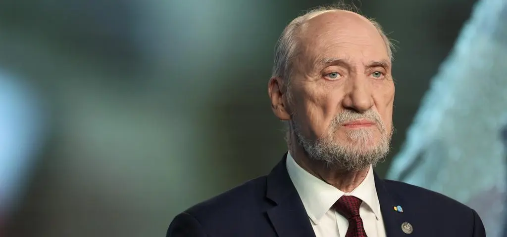Włamanie do wózka. Prokuratura: jednym z mężczyzn "mógł być poseł Macierewicz"