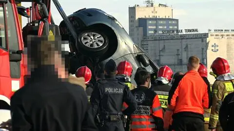 Samochód wpadł do Odry w Szczecinie