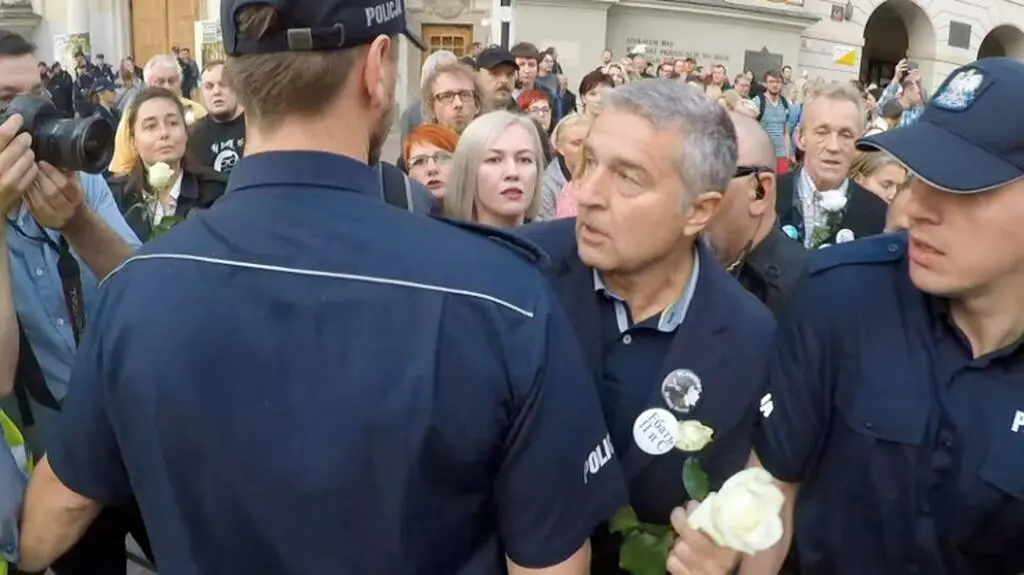 Nałęcz: za chwilę PiS uchwali takie prawo że można będzie demonstrować tylko w zamkniętych rezerwatach