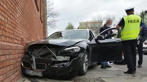 25-latek rozbił się o ścianę muzeum