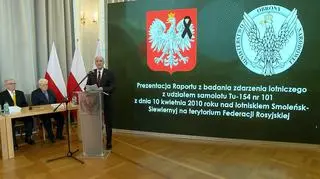 Macierewicz prezentujący raport podkomisji ds. ponownego zbadania katastrofy smoleńskiej 