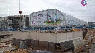 Jednocześnie prowadzone są prace drogowe dookoła dworca