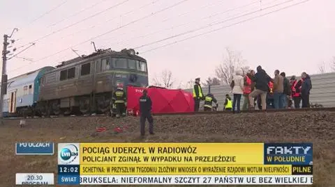 Pociąg uderzył w radiowóz. Zginął policjant