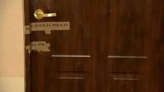 Zaplombowane drzwi do mieszkania 45-latki