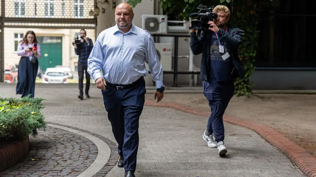 Arkadiusz Kraska przed wejściem do sądu