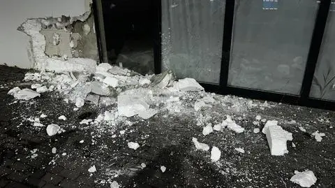 Zabrała koleżankę na przejażdżkę. Driftowała na parkingu i wjechała w sklep 