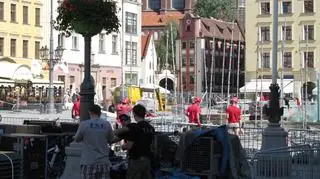 Drugi dzień budowy strefy. 30 kilometrów kabli i 300 ston stali.