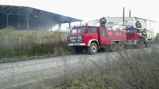 Pożar gasi 16 jednostek straży pożarnej