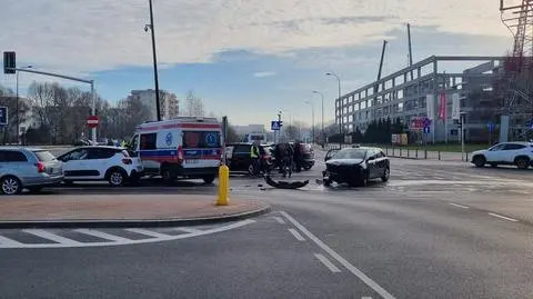 Zderzenie trzech aut na Ursynowie. Jeden z kierowców w szpitalu 