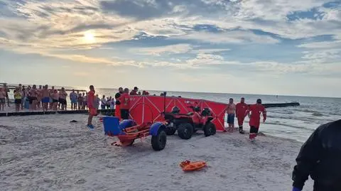 Wyciągnęli ich z morza. Kobietę uratowali, o życie mężczyzny walczyli 45 minut. Nie przeżył