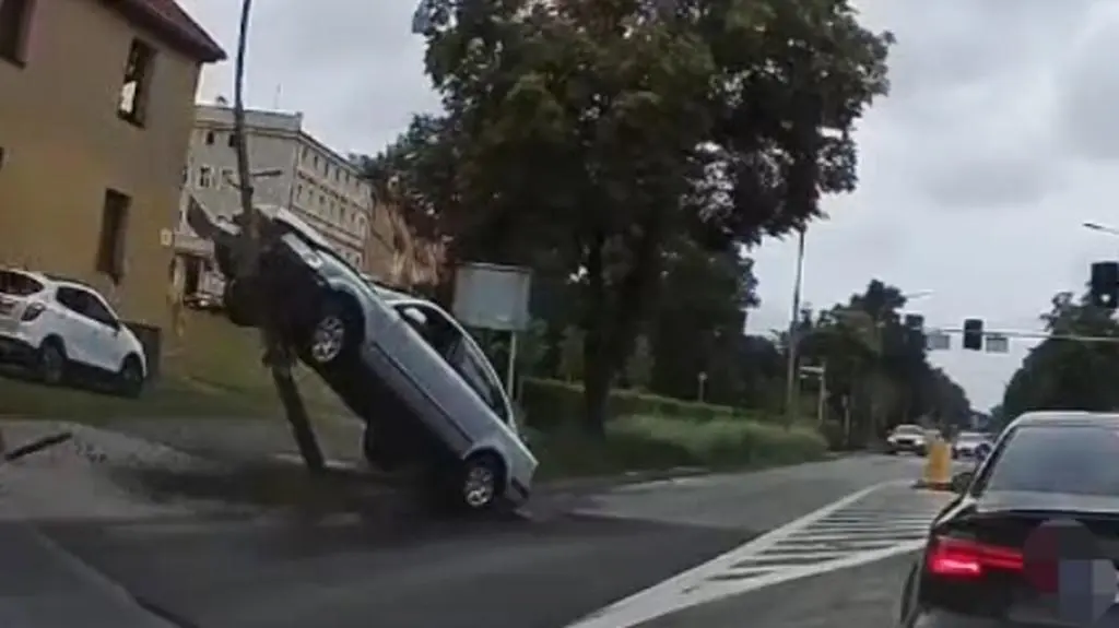 Auto stanęło dęba