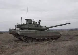 Rosyjski czołg T-90 Proryw (zdjęcie ilustracyjne)