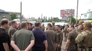 Wołodymyr Zełenski odwiedza obwód chersoński po wysadzeniu zapory na Dnieprze 