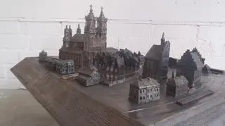 Na makiecie niewidomi oraz słabowidzący będą mogli poprezz dotyk  zobaczyć otaczające ich miejsca