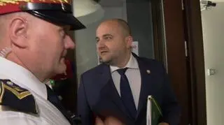 Poseł Matecki na dachu Sejmu. Hołownia o "incydencie": była 3-4 rano, czekam na raport