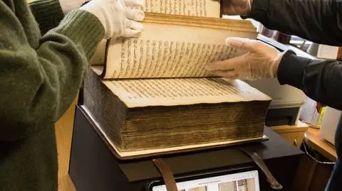 Przy okazji prac konserwatorskich Biblie zostały zdigitalizowane 