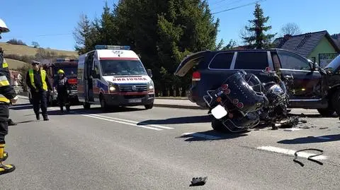 Śmiertelnie potrącił motocyklistę, porzucił auto i uciekł pieszo