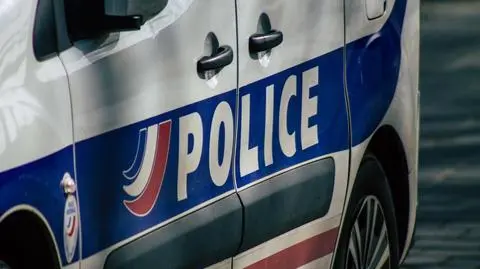 policja francja - Jose HERNANDEZ shutterstock_1926706805