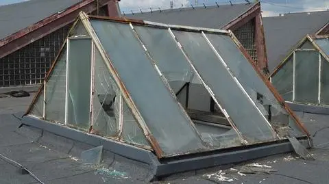 Wybili niemal 150 szyb, straty wynoszą ponad 80 tysięcy. Trzej nastolatkowie przyznali, że zrobili to "bez powodu"