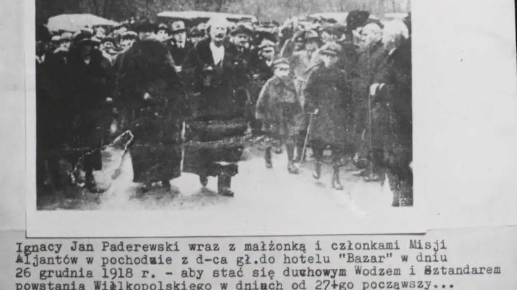 Paderewski on his way to Bazar Hotel