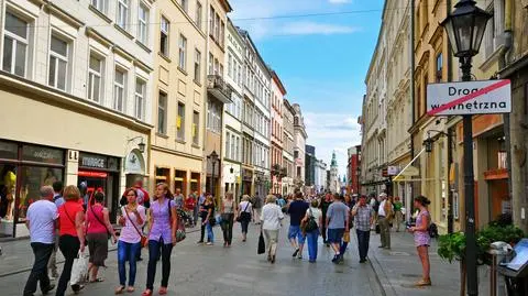 Zaskakująca decyzja w sprawie stóp i drożejący gwałtownie frank. Ekspert wylicza, o ile wzrośnie rata kredytu