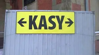 Pasażerowie do marca nie mają wstępu do budynku