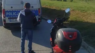 Mężczyzna tłumaczył policjantom, że pomylił drogę i bał się jadących ciężarówek