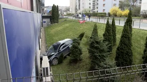 Samochód wjechał w ścianę  