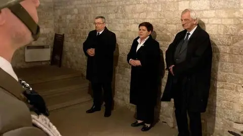 Politycy Prawa i Sprawiedliwości podczas uroczystości na Wawelu