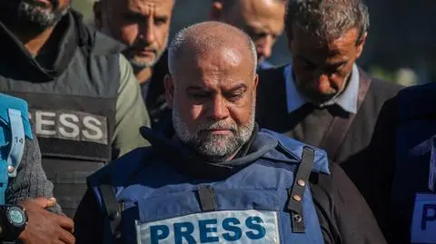 Wael Al-Dahdouh podczas pogrzebu swojego syna Hamzy