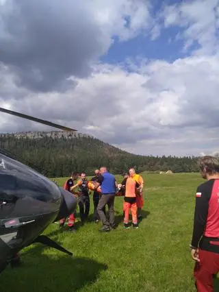 Dziewczynkę wyciągnęli świadkowie i jej ojciec jeszcze przed przyjazdem ratowników 