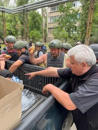 Kardynał Krajewskiodwiedził zniszczone miejscowości