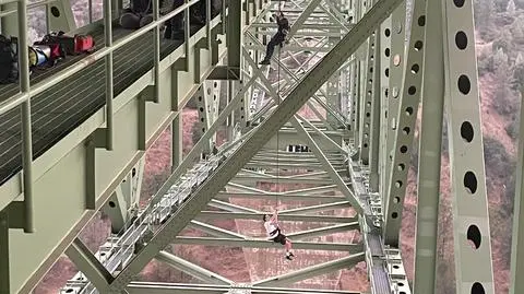 Nastolatek huśtał się na linie, utknął 200 metrów nad ziemią