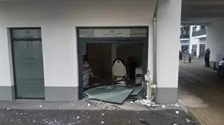 Kierowca i pasażer uciekli z miejsca zdarzenia