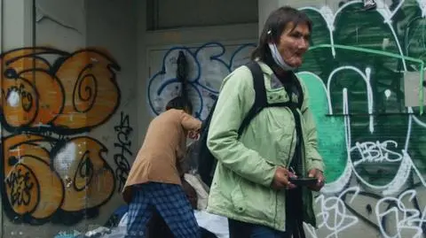 "Radzą sobie z bólem przez alkohol i narkotyki"