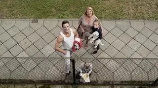 Kadr z filmu Pawła Łozińskiego "Film balkonowy"