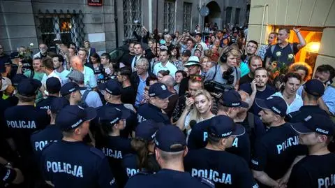 Zakłócenie aktu religijnego podczas miesięcznicy smoleńskiej