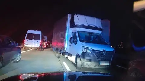 Kierowca renault zablokował korytarz życia