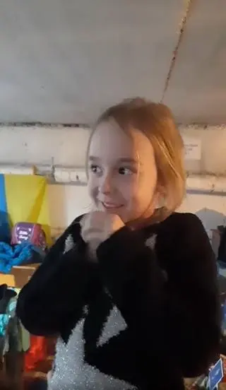 Amelia zaśpiewała w schronie (05.03.2022)