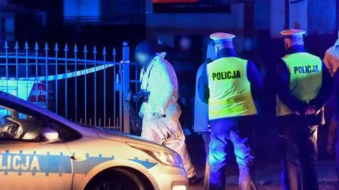 Ogień wychodził poza okna. Strażacy musieli użyć sprzętu i siły żeby dostać się do środka