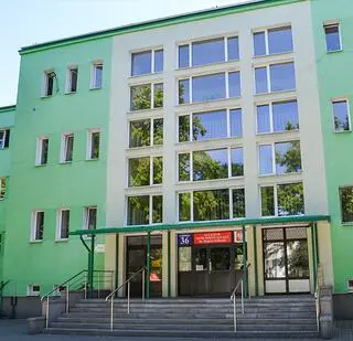 Po przeprowadzeniu konsultacji z rodzicami i uczniami, okazało się że ci ostatni najbardziej się stresują, gdy dostają oceny niedostateczne