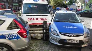 Karetka wjechała w dwa radiowozy