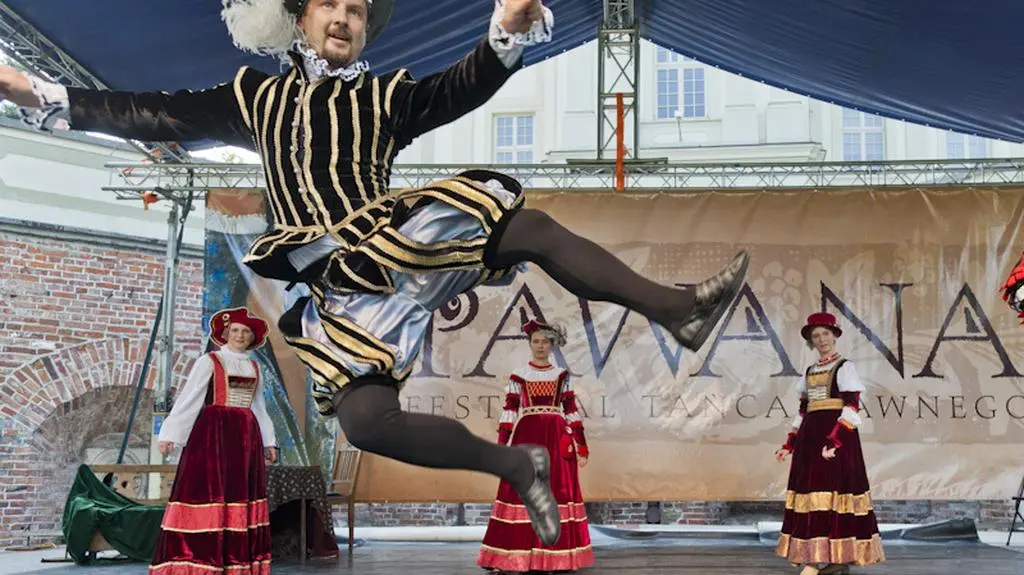 Zespoły tańca dawnego z całej Polski biorą w warsztatach organizowanych we Wrocławiu w ramach 9. Międzynarodowego Festiwalu Tańca Dawnego Pawana.