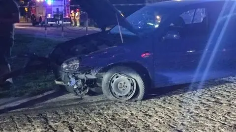 Motocykl uderzył w auto, nie żyją dwie osoby