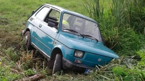 Nastolatkowie ukradli malucha. Jazdę zakończyli w rowie