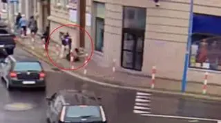 Nastolatki na hulajnodze potrąciły seniorkę